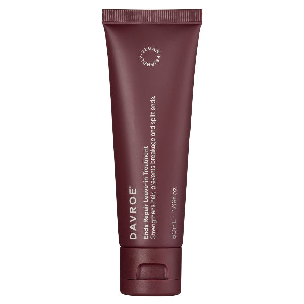 Brown tube of Dávrée hair treatment on a white background